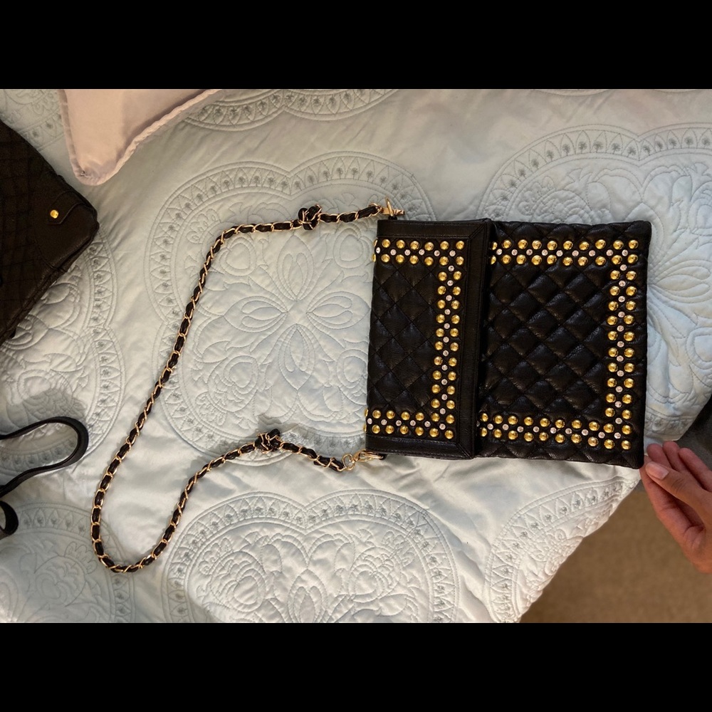 Quilted crossbody with gold hardware